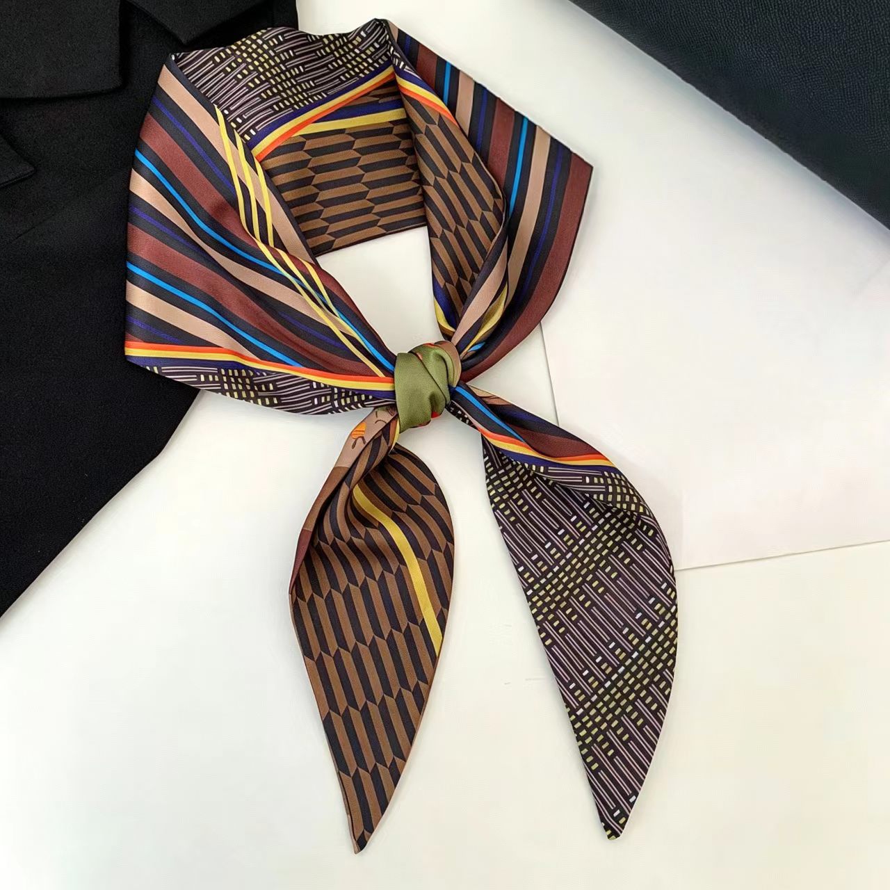 Women Fashion Necktie - Foulard en soie biaisé imprimé de